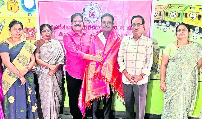 గంగిశెట్టికి బాలసాహిత్య అవార్డు