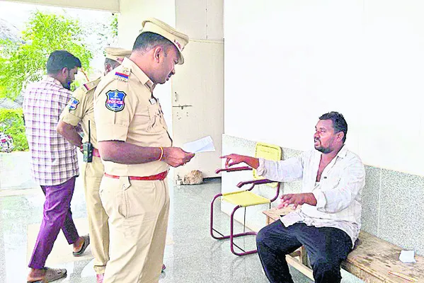 కలెక్టరేట్లో వ్యక్తి ఆత్మహత్యాయత్నం