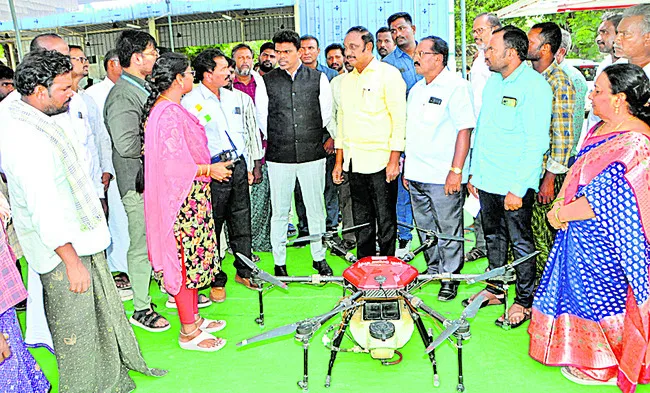 సాగులో డ్రోన్ల వినియోగం పెంచుదాం