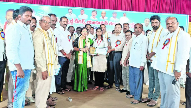 ప్రభుత్వ బడుల బలోపేతమే లక్ష్యం