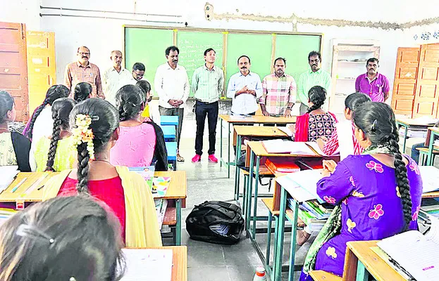 విద్యార్థులు పట్టుదలతో చదవాలి
