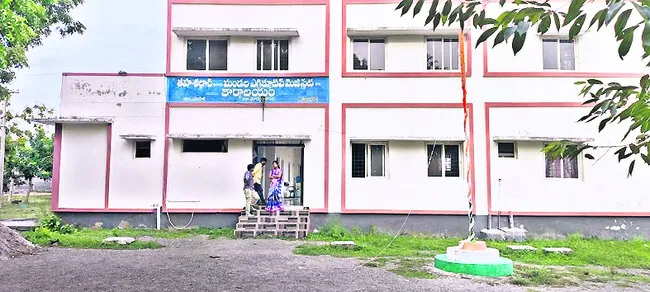 ఐదుగురు రెవెన్యూ ఉద్యోగులపైక్రమశిక్షణ చర్యలకు ిసిఫారసు