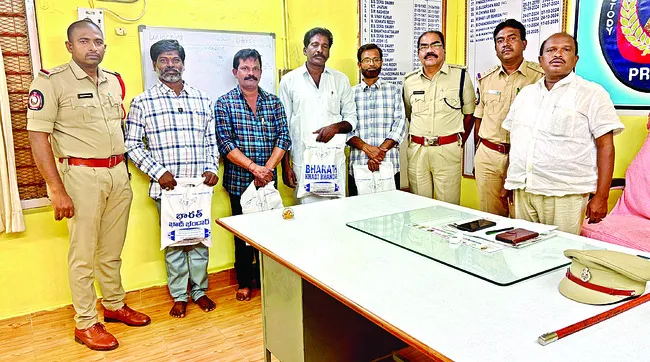 నలుగురు జీవిత ఖైదీల విడుదల 