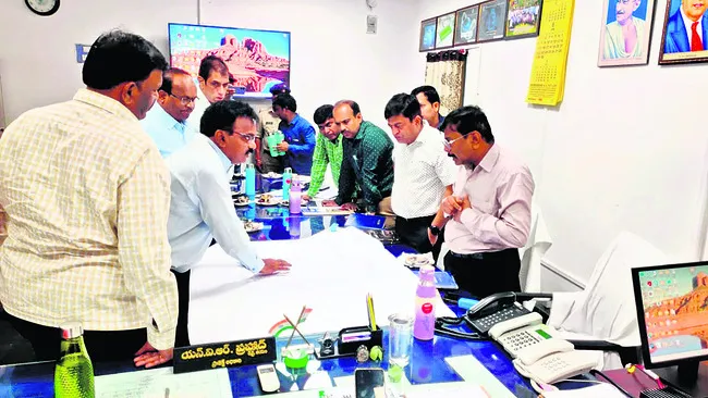 ఓసీలో రక్షణ చర్యలపై ఆరా