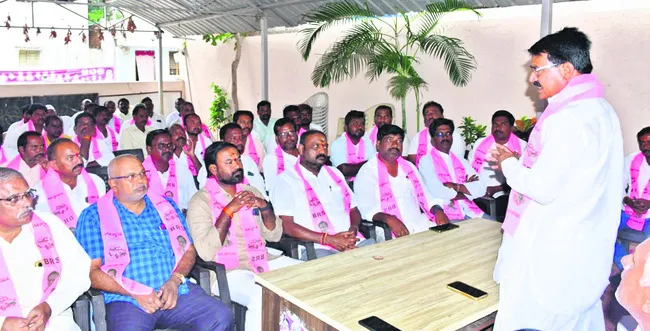 ‘నమ్మక ద్రోహులకు పార్టీలో స్థానం లేదు’ 
