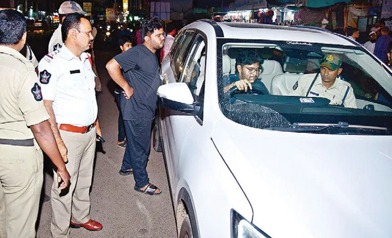 Man Action On Anantapur Traffic CI Venkatesh Nayak