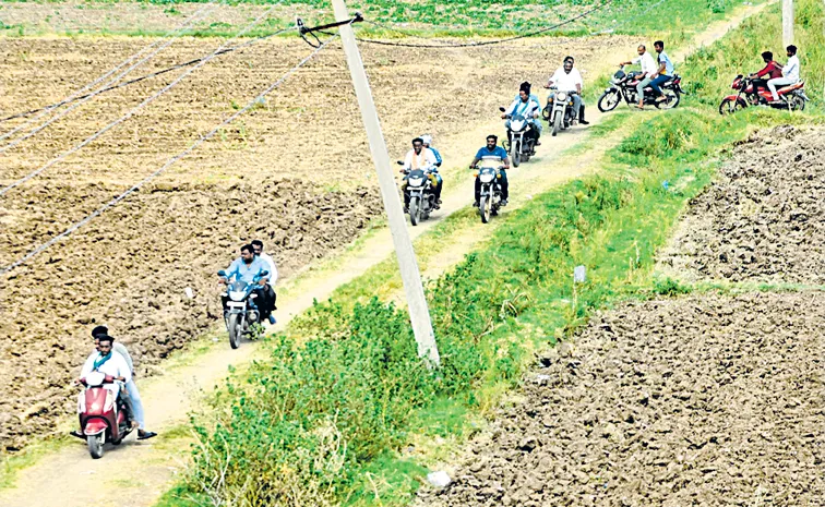 Huge Public Support For YS Jagan At Rentapalla