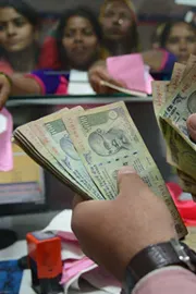 SBI HDFC ICICI Top banks cut savings account rates Youth finance1