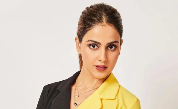 సౌత్‌లో మంచి రోల్స్‌ ఇవ్వలే? యాంకర్‌కు కౌంటర్‌ ఇచ్చిన జెనీలియా