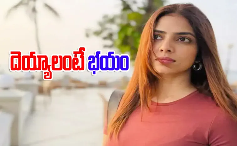 Malavika Mohanan Funny Reply To Netizen Who Proposed Her