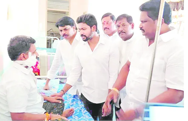 జాతీయ యోగా పోటీలకు ముగ్గురి ఎంపిక 