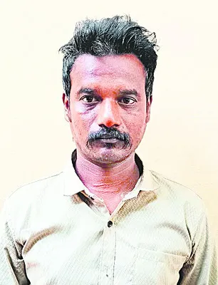 సంచిని పడేసి.. పుస్తెలతాడుని తెంచేసి 