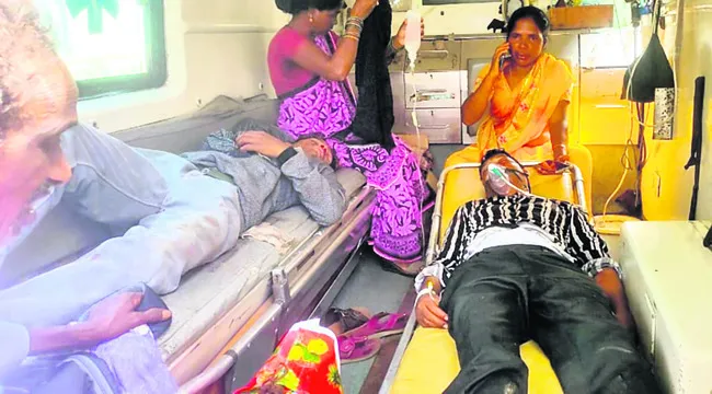 రెండు ద్విచక్ర వాహనాలు ఢీ