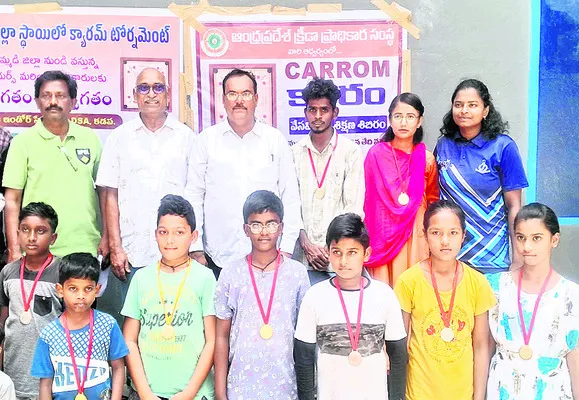 క్యారమ్‌ టోర్నమెంట్‌కు విశేష స్పందన 