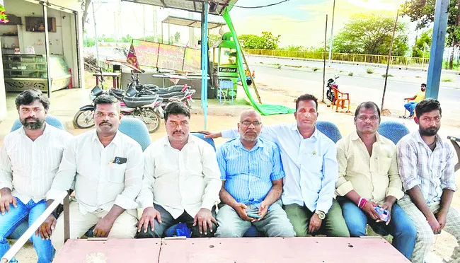 గురుకులాల కార్యదర్శిని సస్పెండ్‌ చేయాలి 