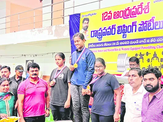 క్రీడల్లో మహిళల సత్తా అభినందనీయం 
