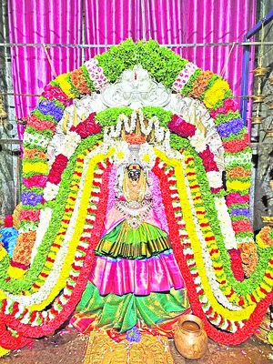 కిటకిటలాడిన బోయకొండ