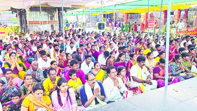 వాడపల్లిలో భక్తజన సందోహం
