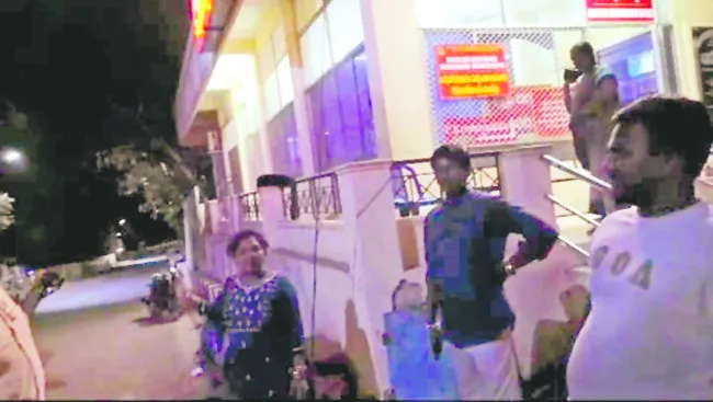 ఇద్దరు సీఆర్వో ఆఫీసు గుమస్తాల సస్పెన్షన్