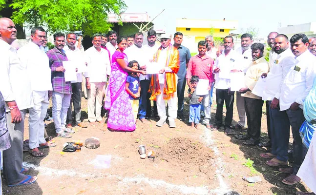 పేదలందరికీ ఇందిరమ్మ ఇళ్లు 