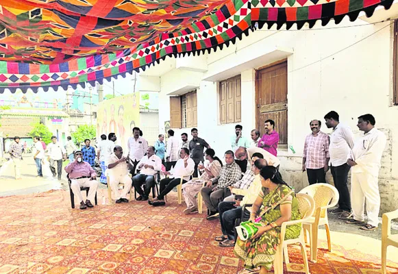 అనకాపల్లిలో టీడీపీ వర్సెస్‌ జనసేన