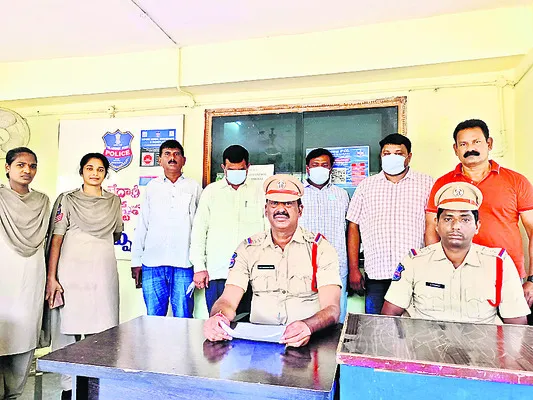 ఆఫీసర్స్ క్లబ్ నిధుల్లో అక్రమాలు