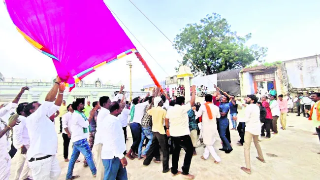 ఆర్మూర్ నుంచి తిరుమలకు వెళ్లే జెండా