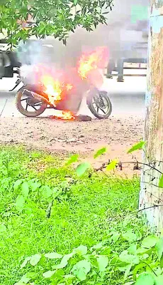 మద్యంమత్తులో బైక్కు నిప్పు