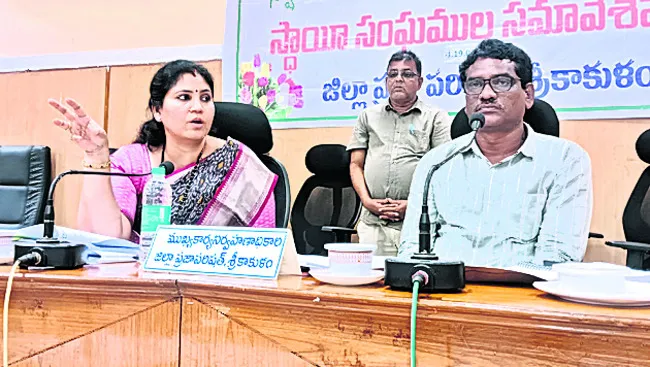 సమస్యలపై స్పందించాలి