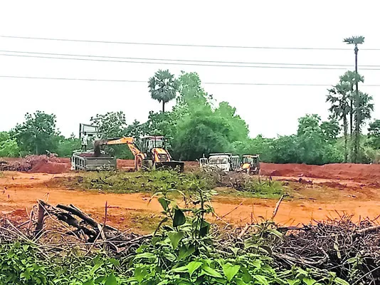 యథేచ్ఛగా కంకర అక్రమ తవ్వకాలు