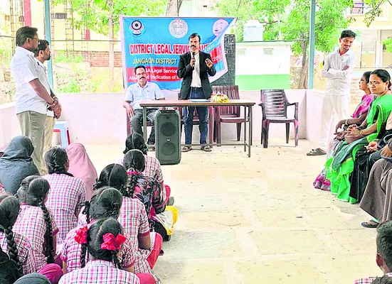 డ్రగ్స్పై విద్యార్థులు అప్రమత్తంగా ఉండాలి
