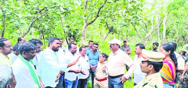 అక్కాపూర్లో కబ్జా భూమి స్వాధీనం