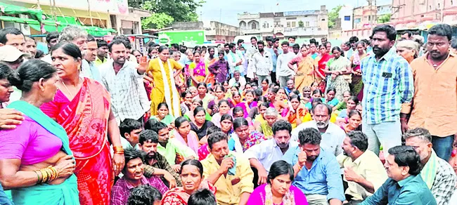 నిందితులపై కఠిన చర్యలు తీసుకోవాలి