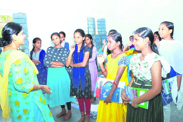 ప్రజలకు అందుబాటులో ఉండాలి
