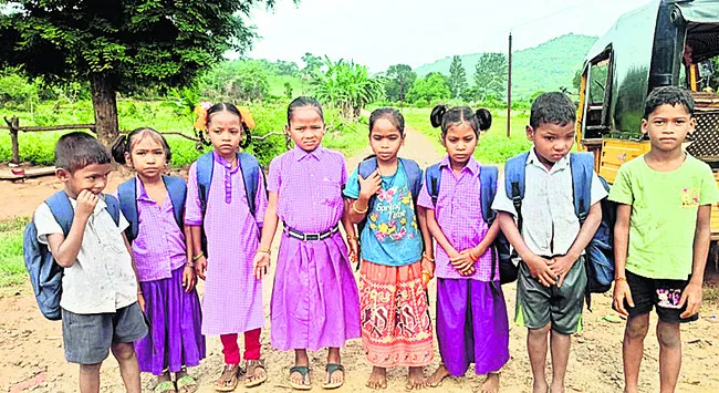టీచర్ లేక టీసీలకు బ్రేక్
