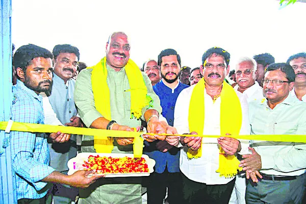 వ్యవసాయాధికారుల సూచనలు తప్పనిసరి