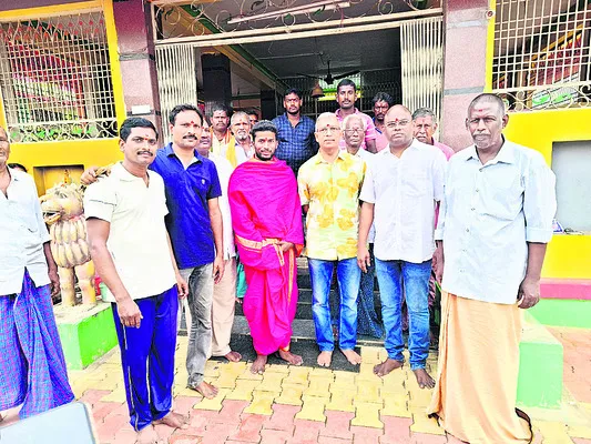 దుర్గాదేవిని దర్శించిన ఢిల్లీ హైకోర్టు జడ్జి