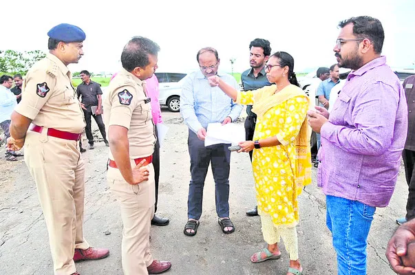 సీఎం పర్యటన ఏర్పాట్లు పరిశీలన 
