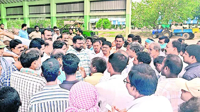 పసుపు రైతుల ఆందోళన
