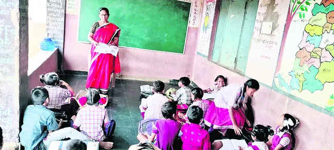 64 మంది విద్యార్థులు.. ఇద్దరు టీచర్లు