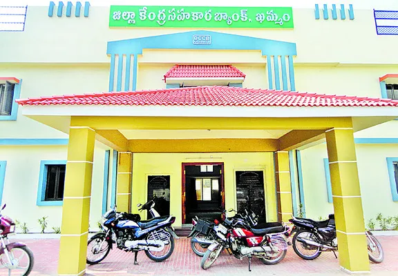 రాజకీయ జోక్యమే కాపాడుతోందా?