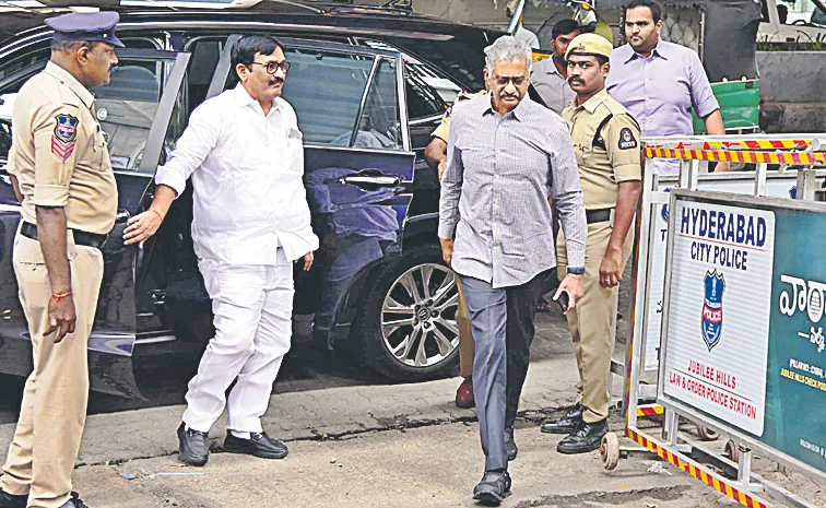 New details come to light in the investigation into the illegal phone tapping case1