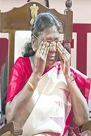 President Murmu gets emotional as Dehradun school kids1