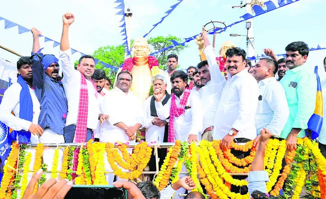 మహోన్నత వ్యక్తులు అంబేద్కర్‌, జగ్జీవన్‌రామ్‌