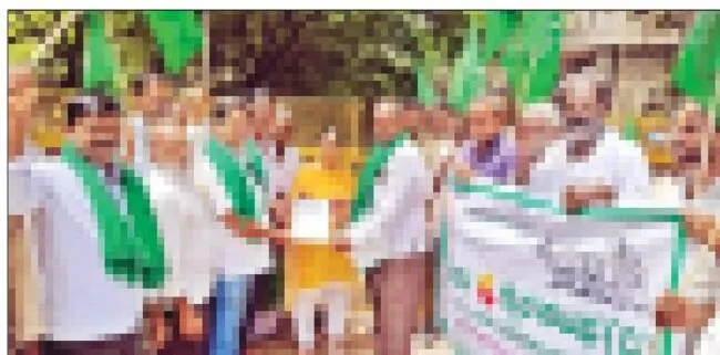 జొన్నలు కొనుగోలు చేసి రైతులను ఆదుకోండి 