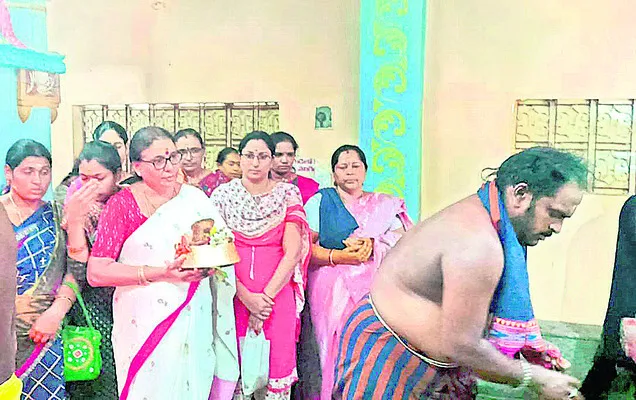 తల్లీ.. కూటమికి కనువిప్పు కలిగించు!