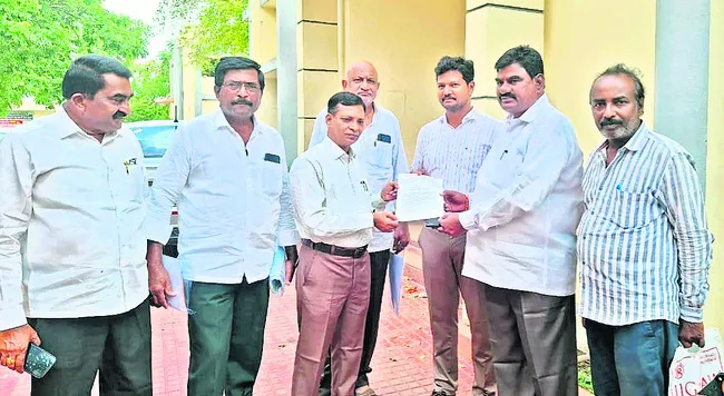 పాత విధానంలోనే పంట రుణాలు ఇవ్వాలి