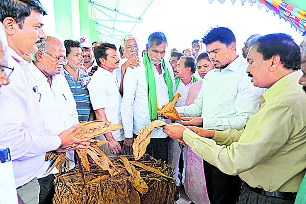 పొగాకు కొనుగోలు కేంద్రం ప్రారంభం