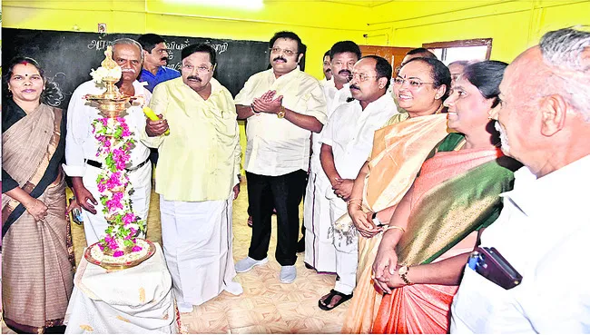 డీఎంకేతోలోనే విద్యాభివృద్ధికి ప్రాధాన్యం