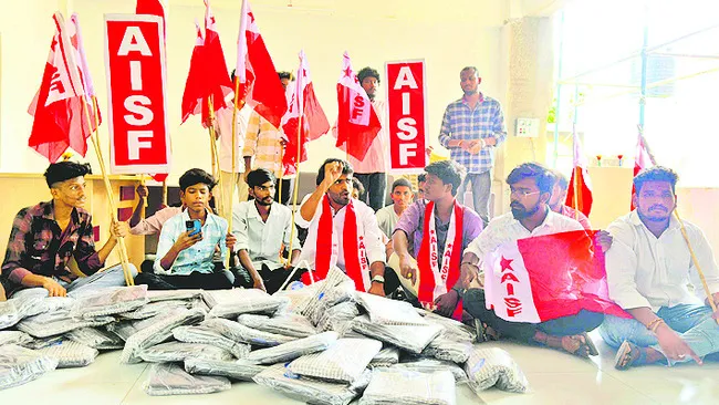 నారాయణ కళాశాల దోపిడీకి అడ్డుకట్ట వేయాలి